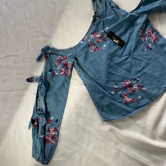 Romeo + Juliet | Chambray Embroidered Top With Shoulder Ties - Picture 4 of 12